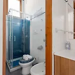 Guesthost - Turquoise Mini Flat Near Fs Apartman