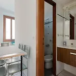 Apartman Guesthost - Turquoise Mini Flat Near Fs *
