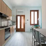 Guesthost - Turquoise Mini Flat Near Fs Apartman *