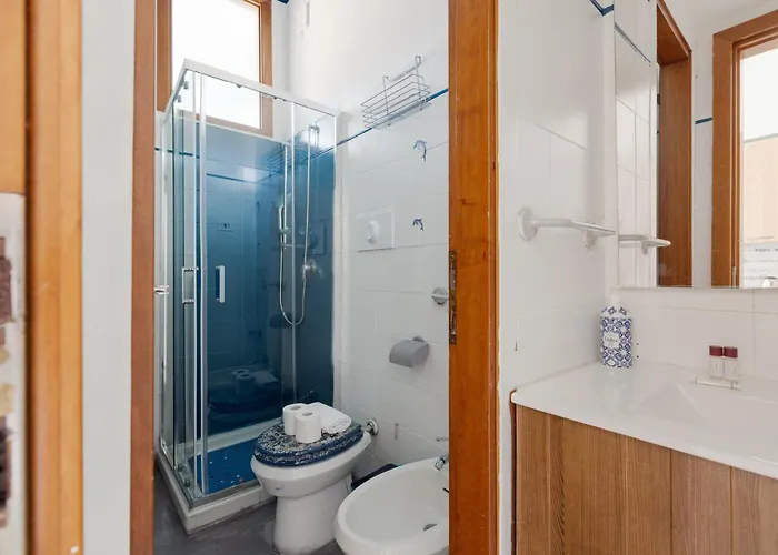 Guesthost - Turquoise Mini Flat Near Fs Apartment