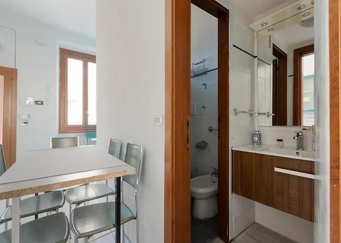 Apartment Guesthost - Turquoise Mini Flat Near Fs *