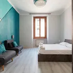 Guesthost - Turquoise Mini Flat Near Fs